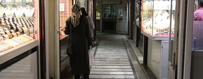 دولت نباید در مقابل طلافروشان کوتاه بیاید!