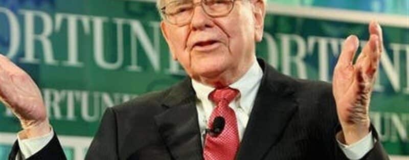 وارن بافت نصف سهام اپل خود را فروخت