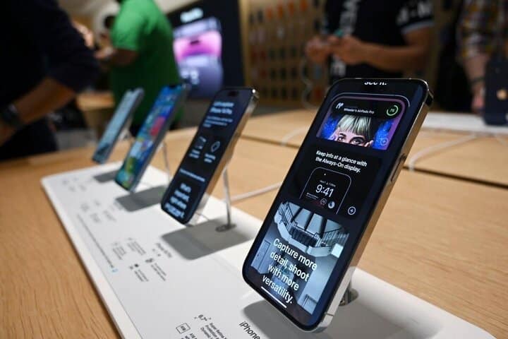 اپل برای فرار از تعرفه های ترامپ ۶۰۰ تن آیفون را از هند جابه‌جا کرد